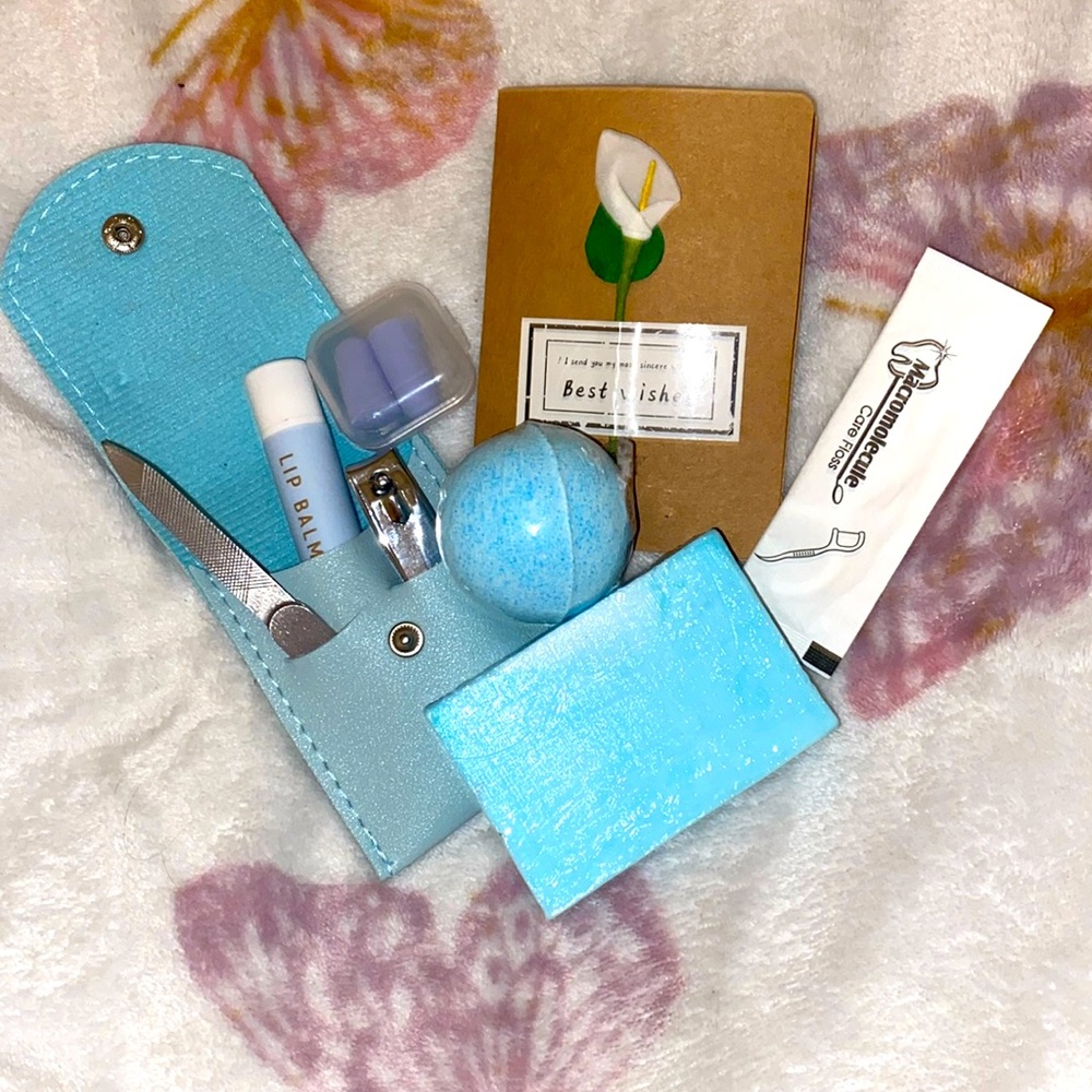 Women’s gift sets/travel kit